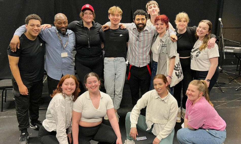 Cast of performers.